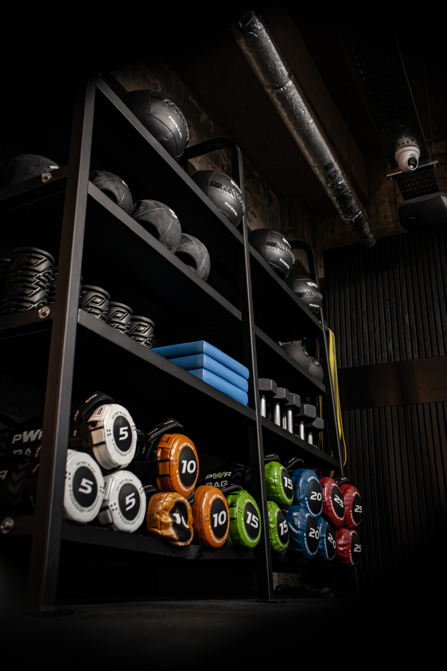 Organised medicine balls and performance equipment